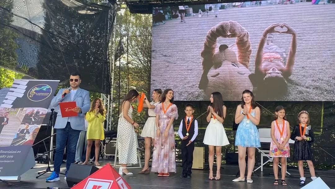 Școala Scandinavia aduce pe scenă tinerii artiști ai Iașului — cronică Ziarul Evenimentul